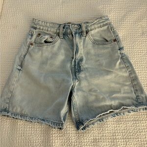 Zara Mom Fit Light Wash Jean Shorts